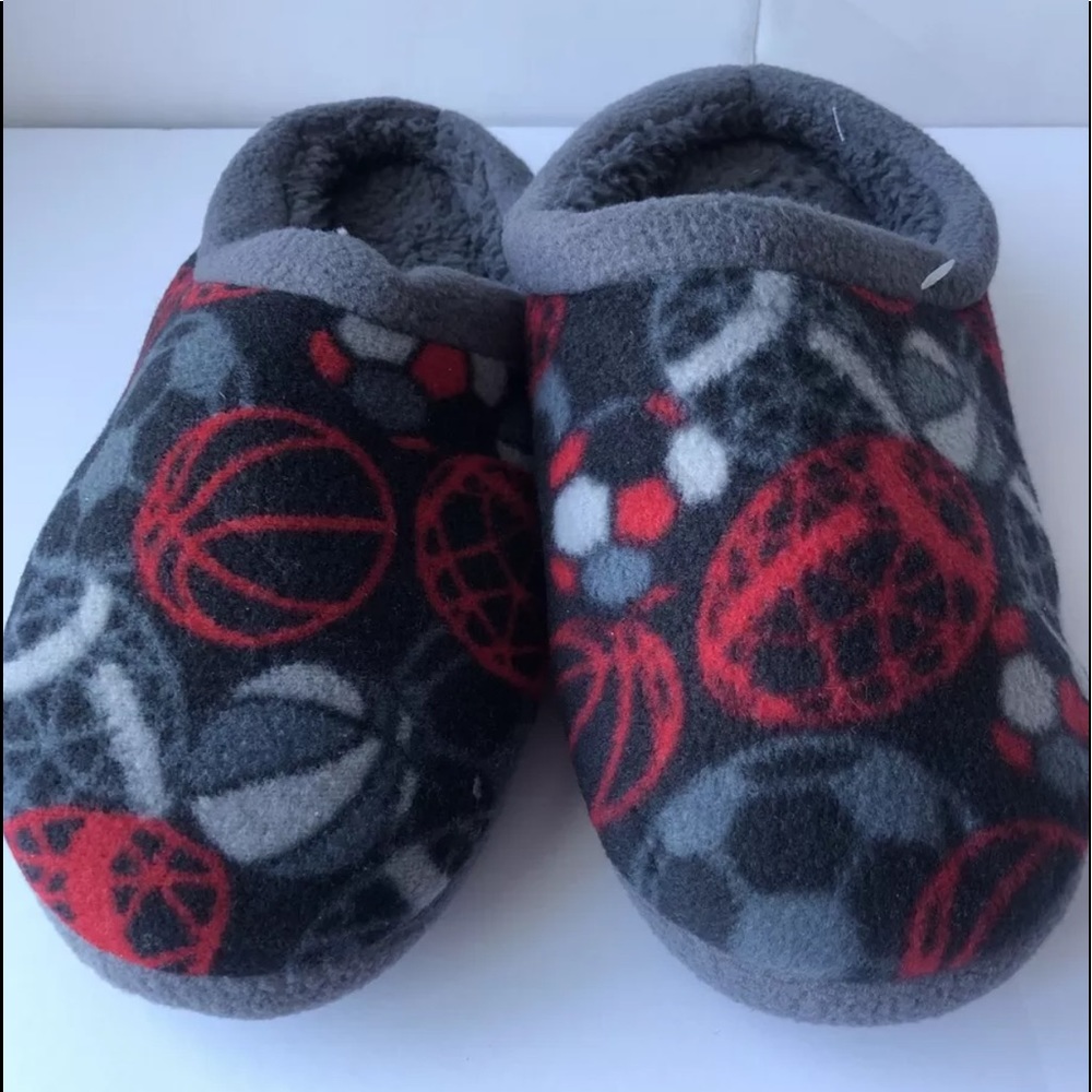 CUDDL DUDS BLUE SPORTS CLOG SLIPPERS BOYS M 3-4